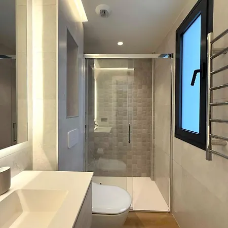Luxury One Bed & Pool