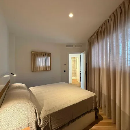 Luxury One Bed & Pool Apartment *